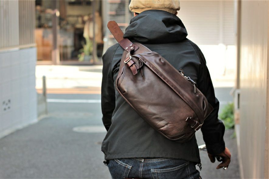 CORBO STRUT コルボ ボディバッグ ダークブラウン 本革 レザー STRUT ボディバッグ（大） | 【公式】CORBO. Online-Shop
